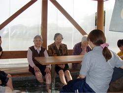 足湯　森乃里　利用風景