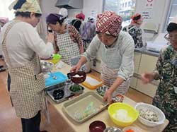 各自分担作業です。
