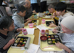 皆さんでお祝いし