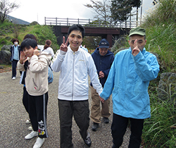 皆さんで体を動かしに富士山こどもの国へ