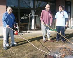 皆さん上手にお団子を焼くことが出来ました