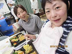 コチキンにマグロにケーキにプリン。どれから食べようか迷っちゃいますね