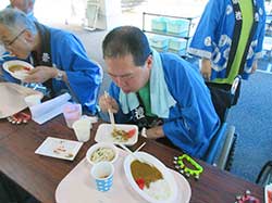 夏祭りと言ったら焼きそばやかき氷ですね。