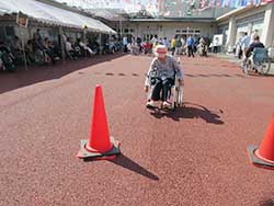 いよいよ最後の種目！車椅子対抗リレー