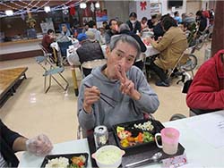 昼食は豪華なクリスマス特別メニューとケーキを頂きました♪