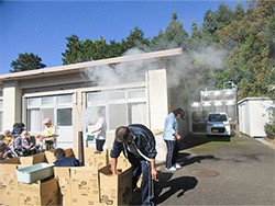 焼くところから皆さんで見学しました。