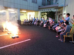 外も暗くなり、花火がとっても奇麗