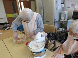 本日のデザートは誕生日ケーキです♪