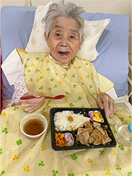 生姜焼きとエビフライのお弁当美味しかったです🍤