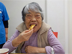 今回はピザ！ご利用者様と一緒に夢中で食べました(゜▼゜＊）