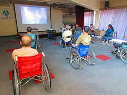 少人数で換気やスペースに気を付け日中活動を行い