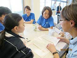 実際の非常食を調理・試食することで、有事の際にも冷静に非常食を提供することを目的としています。