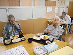 みんなで作ってみんなで美味しくいただきます♪