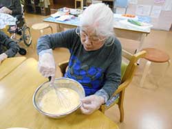 生地を混ぜています