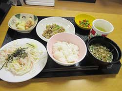 暑い日には冷たいそうめんがピッタリ！