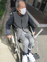 車椅子を自走すれば運動になりますね！
