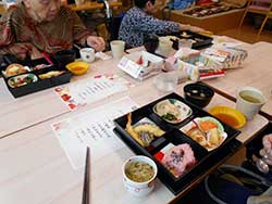 昼食は松花堂弁当を提供させて頂きました。